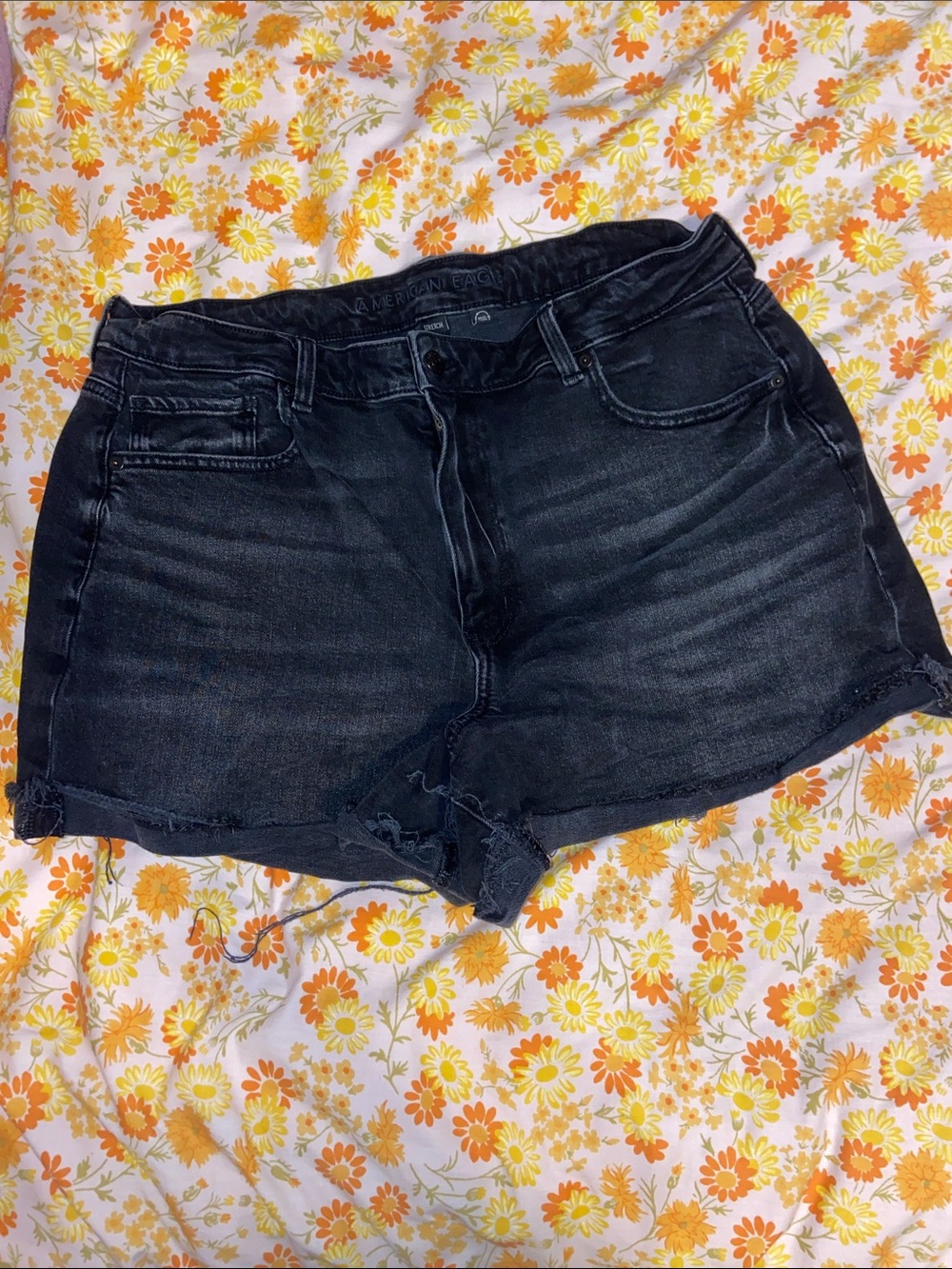AE BLACK CUT OFF JEAN SHORTS